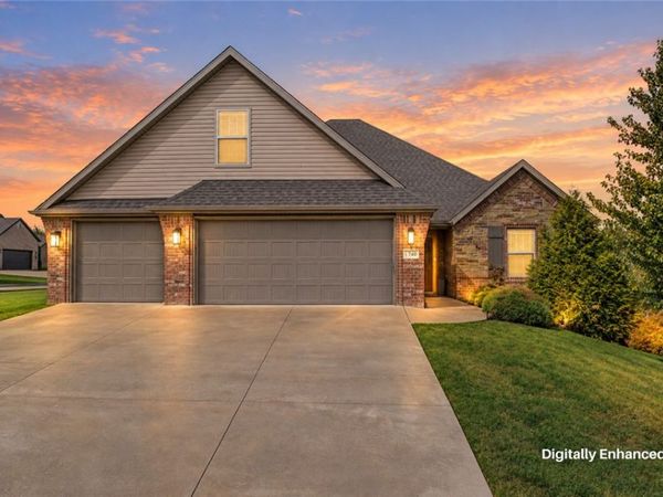 1740 Abbey Lane , Centerton, AR 72719