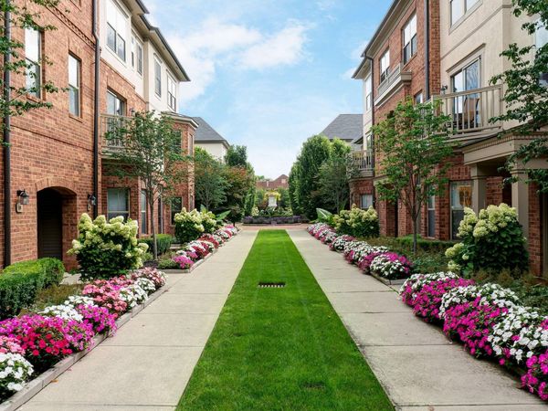 24 W Russell Street , Columbus, OH 43215