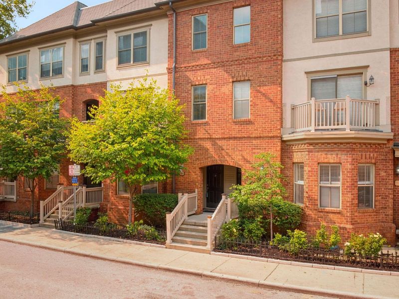 24 W Russell Street , Columbus, OH 43215 Photo 2