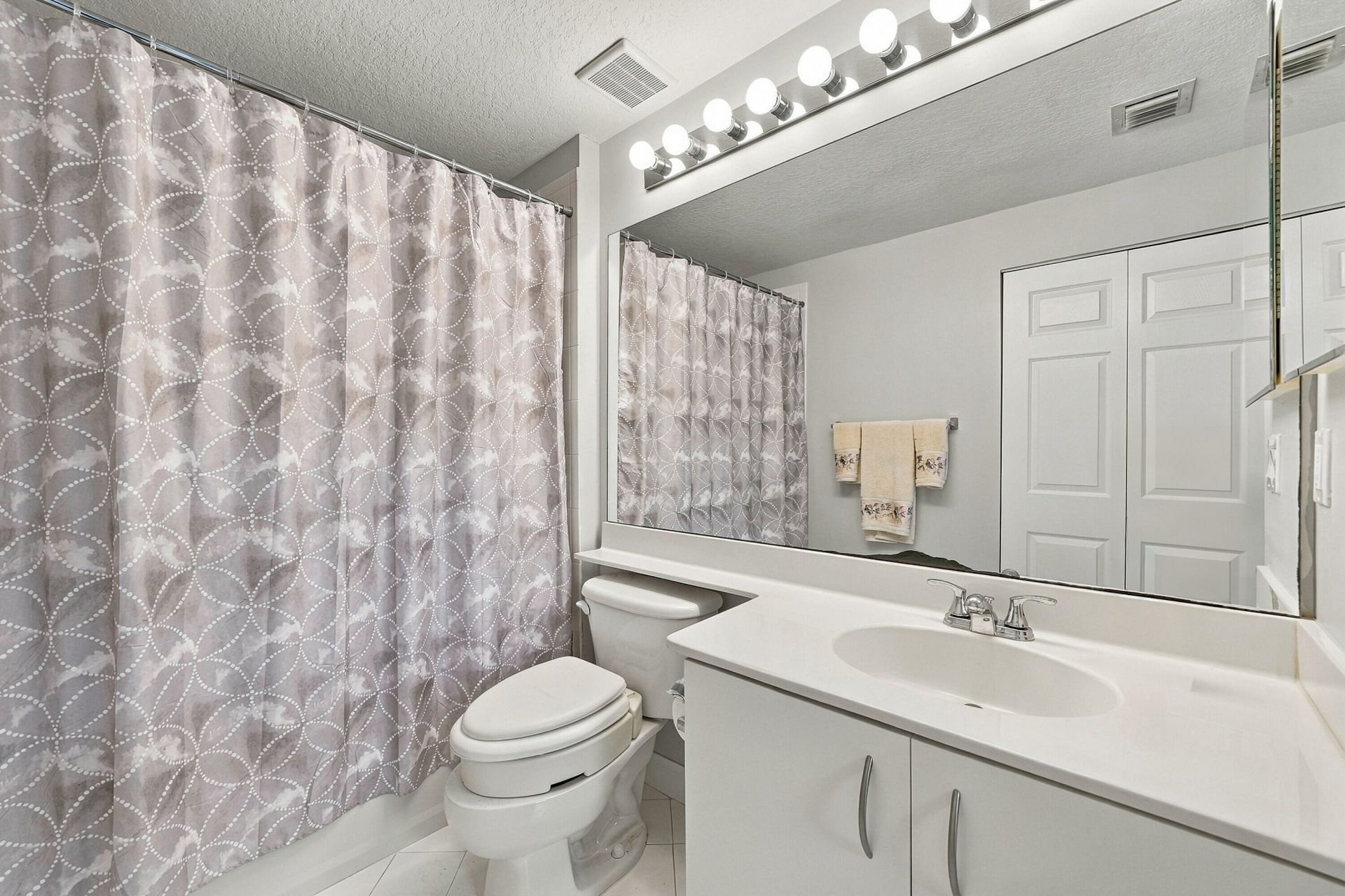 7755 Yardley Drive, Unit 410, Tamarac, FL 33321 Photo