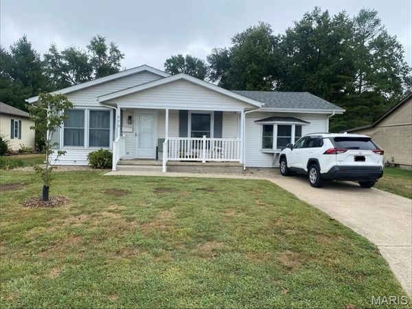 606 N Dewey Street , Greenville, IL 62246