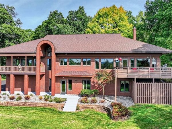 445 E Woodridge Drive, Eau Claire, WI 54701