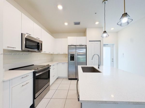 8167 NW 41st St , Unit E-206, Doral, FL 33166