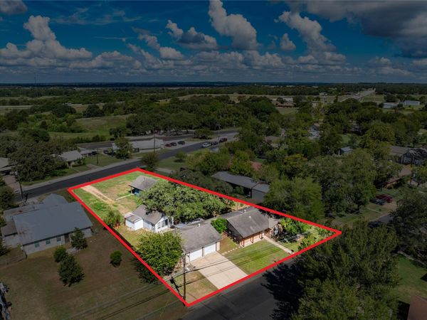 1070 N Franklin ST, La Grange, TX 78945