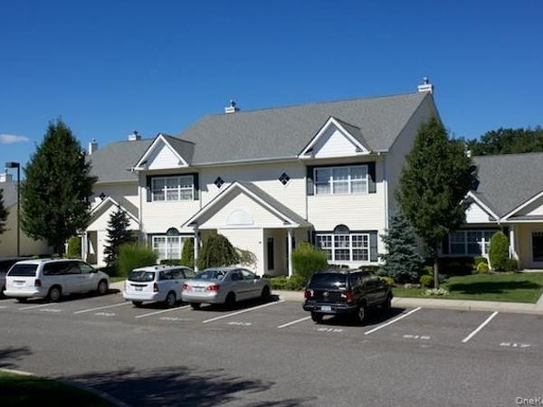 411 Center Court , Unit 411, Medford, NY 11763