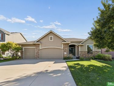 17209 Chutney Drive, Omaha, NE 68136
