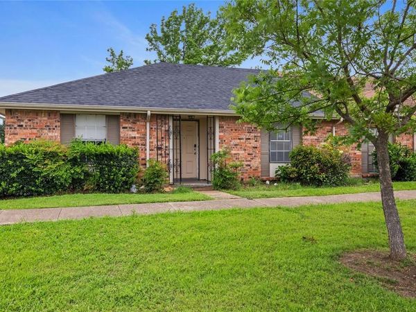 66 W Mountain Creek Drive , Grand Prairie, TX 75052