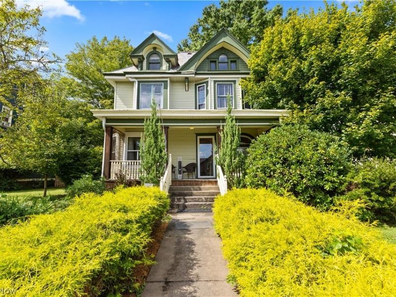 517 N 10th Street , Cambridge, OH 43725 Photo 1