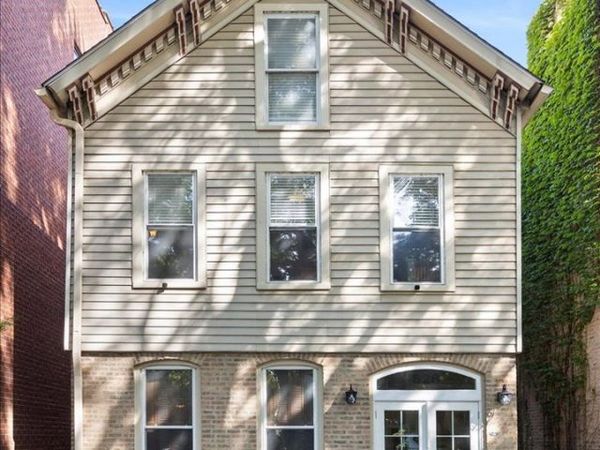 828 W Lill Avenue , Chicago, IL 60614
