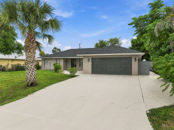 680 SW COLLEEN Avenue, Port St. Lucie, FL 34983