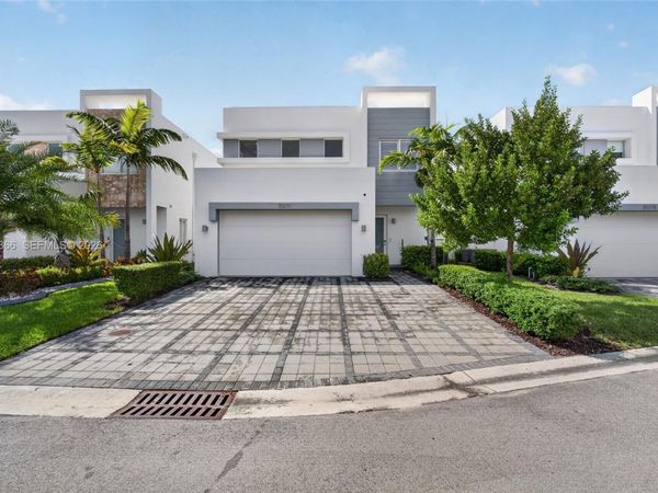 10370 NW 67th Ter , Doral, FL 33178