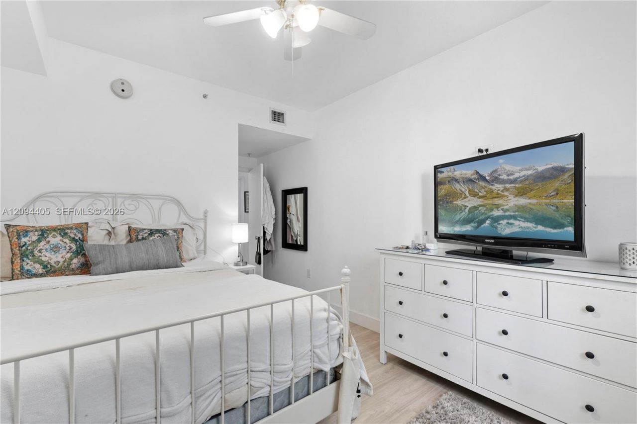 185 SE 14th Ter, Unit 1402, Miami, FL 33131 Photo