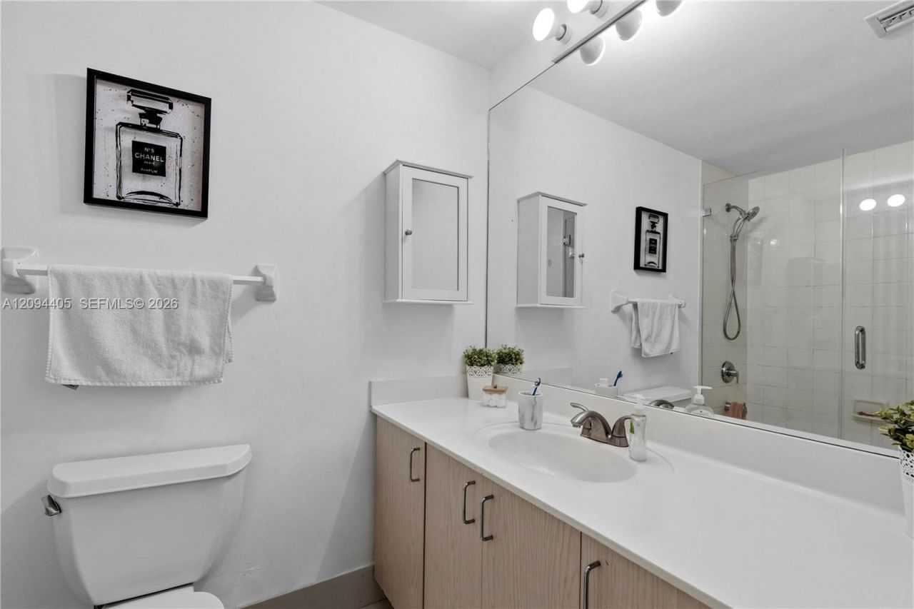 185 SE 14th Ter, Unit 1402, Miami, FL 33131 Photo
