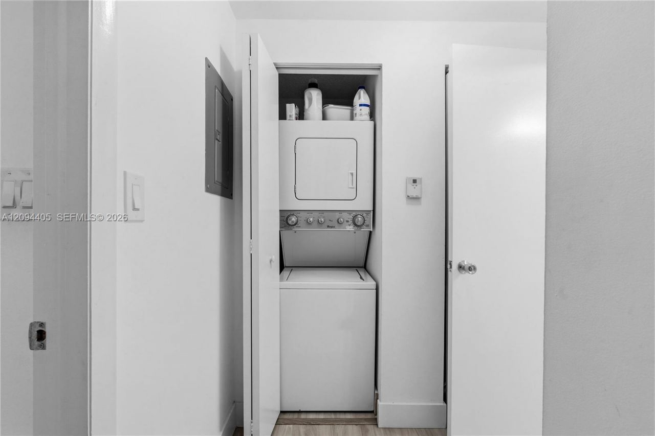 185 SE 14th Ter, Unit 1402, Miami, FL 33131 Photo