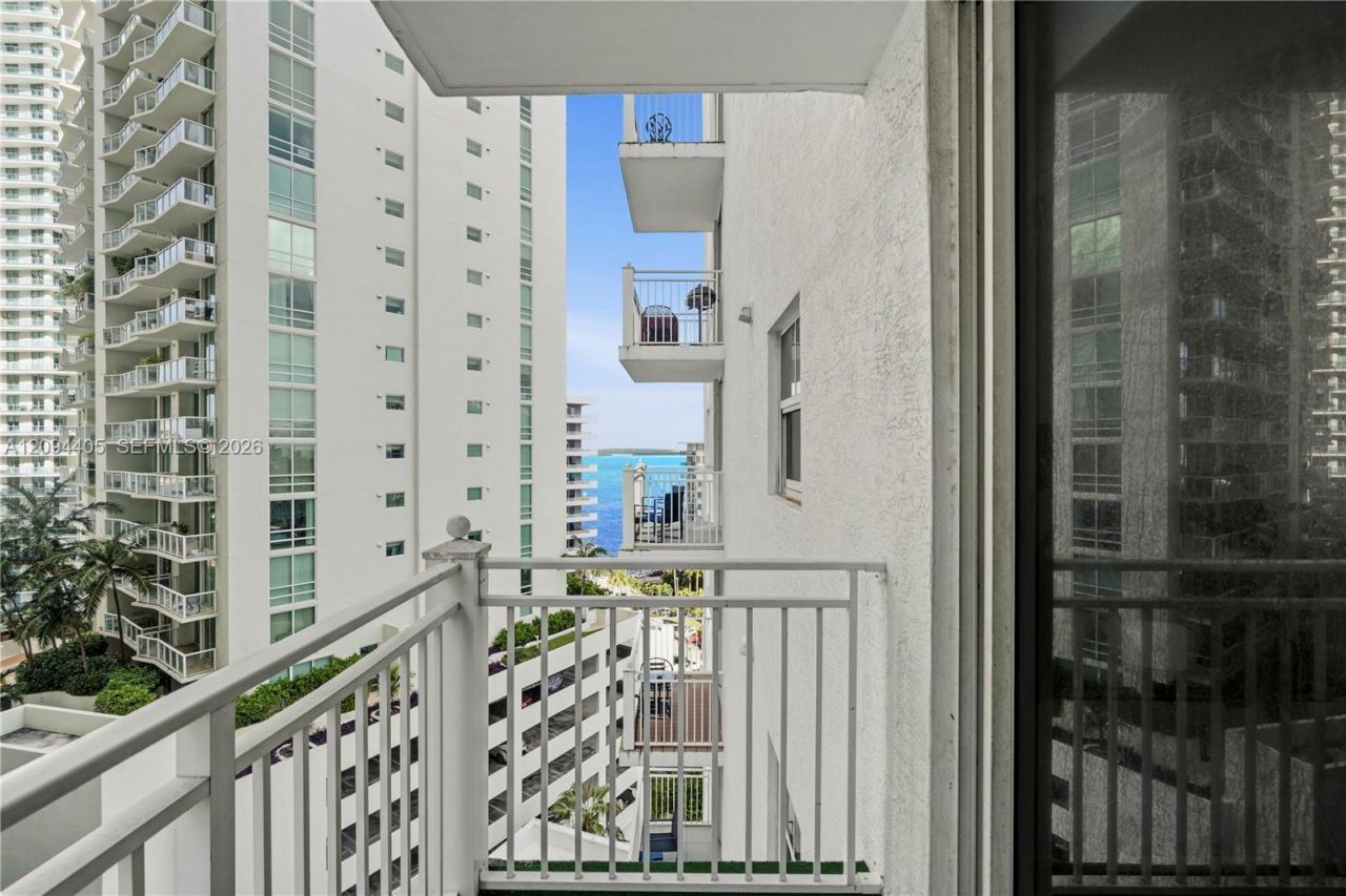 185 SE 14th Ter, Unit 1402, Miami, FL 33131 Photo