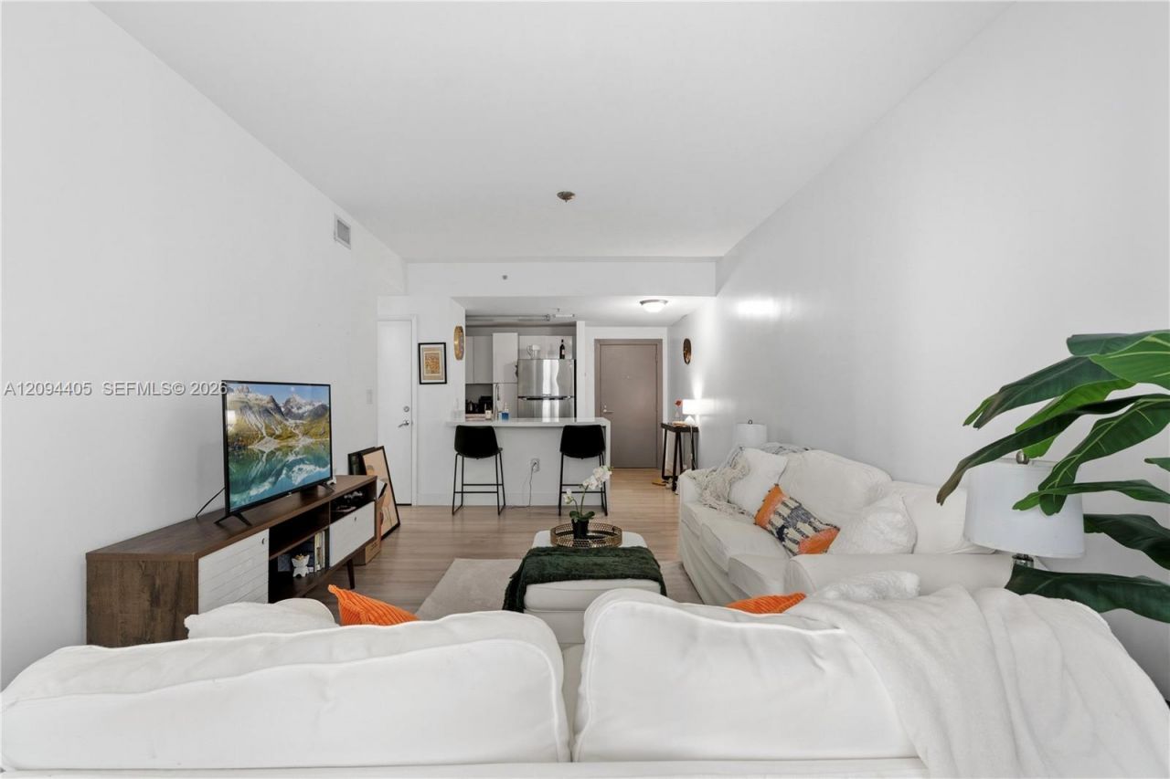 185 SE 14th Ter, Unit 1402, Miami, FL 33131 Photo