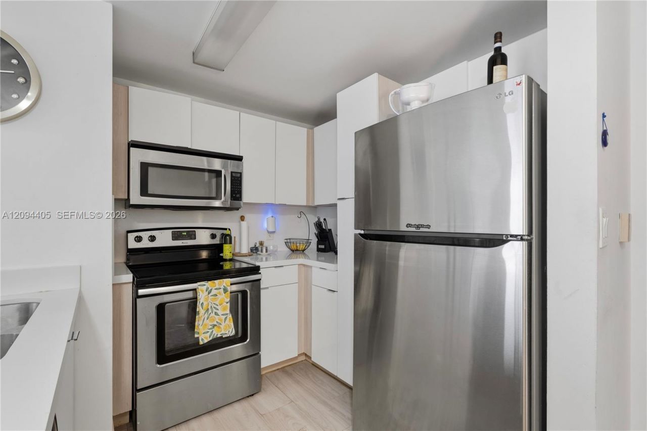 185 SE 14th Ter, Unit 1402, Miami, FL 33131 Photo