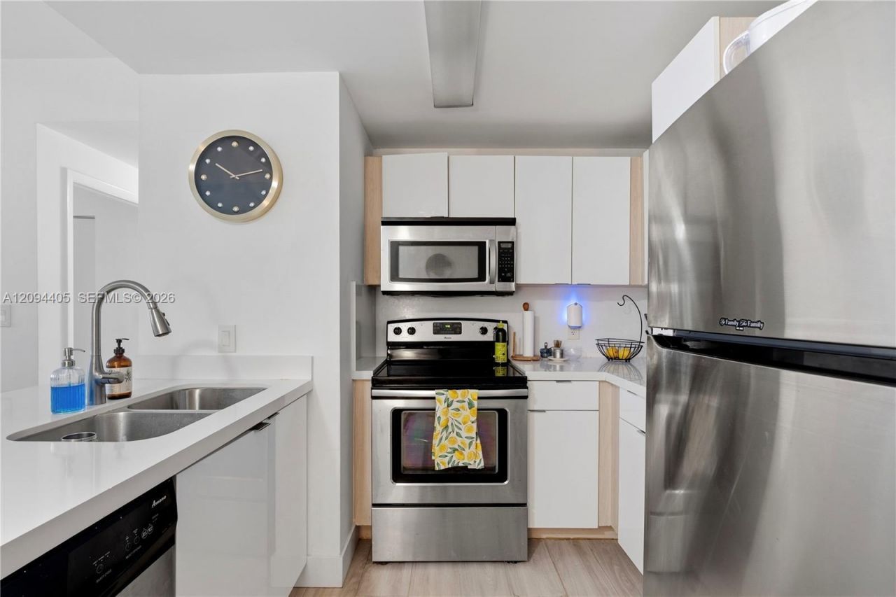 185 SE 14th Ter, Unit 1402, Miami, FL 33131 Photo