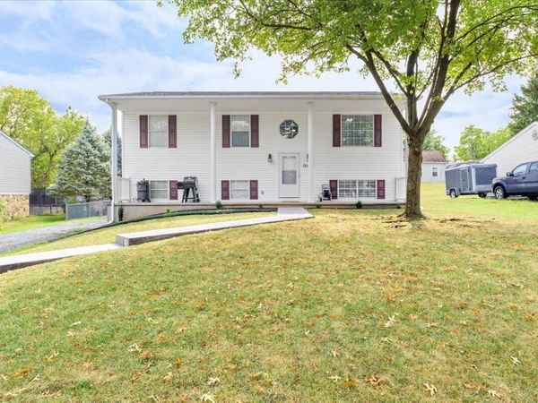1210 Foxhill DR, Salem, VA 24153
