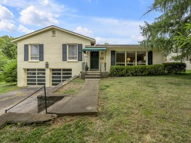 1011 Castleton Way, Lexington, KY 40517