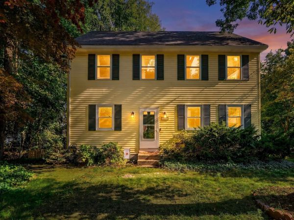203 Lakeview Ave, Tyngsborough, MA 01879