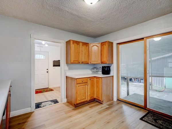 1610 E 8th Street, Des Moines, IA 50316