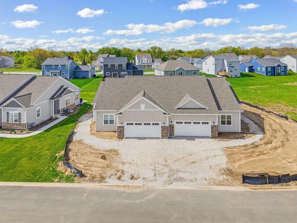 855 Stirling DRIVE, Unit Bldg 21, 4, Oconomowoc, WI 53066