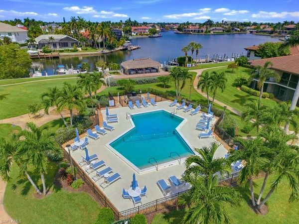525 Seaview CT, Unit M4, MARCO ISLAND, FL 34145
