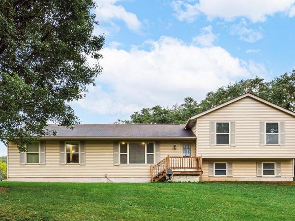 5775 School House Road , Frazeysburg, OH 43822