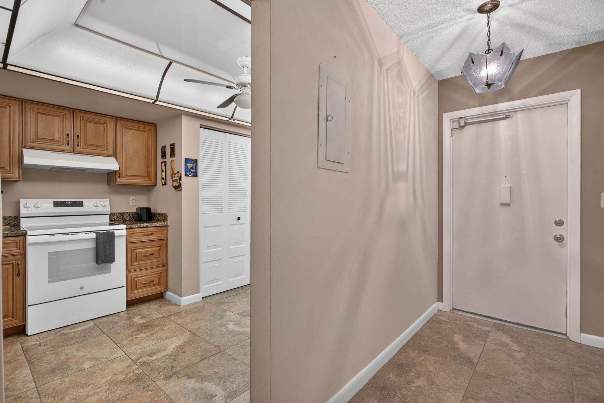 7640 NW 18th Street, Unit 105, Margate, FL 33063 Photo