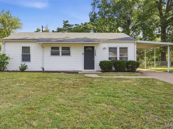 1329 Dominica Drive , St Louis, MO 63138
