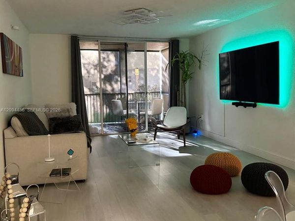 8323 Lake Dr , Unit 102, Doral, FL 33166