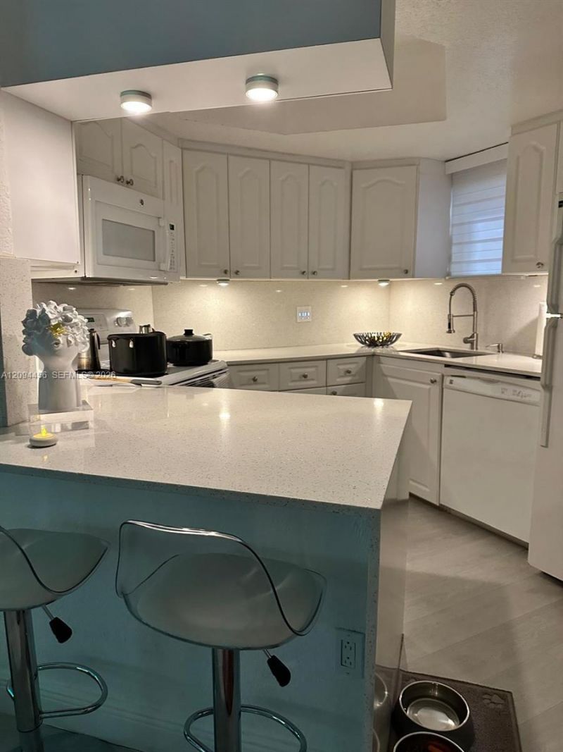 8323 Lake Dr , Unit 102, Doral, FL 33166 Photo