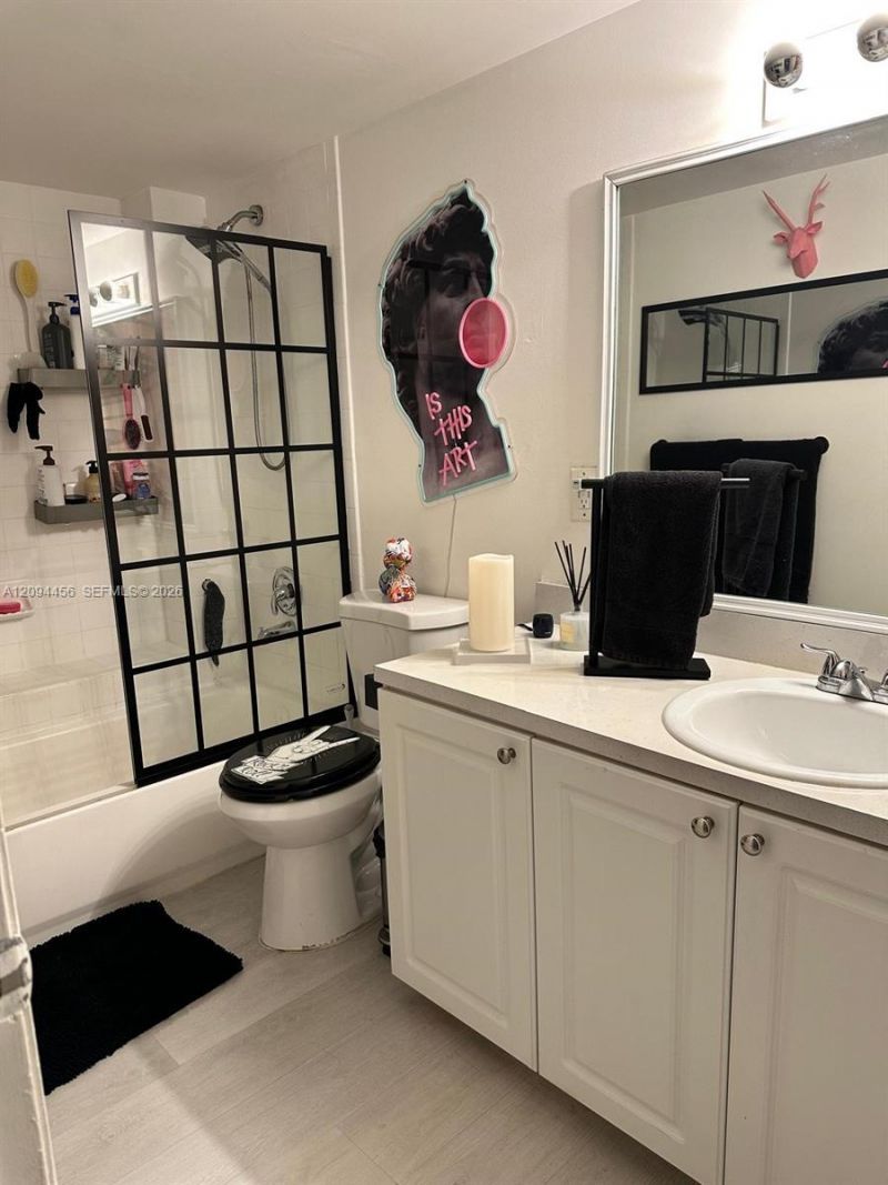 8323 Lake Dr , Unit 102, Doral, FL 33166 Photo