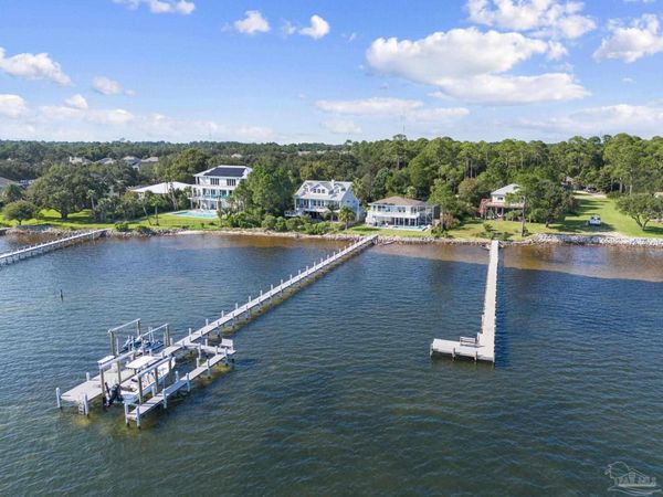 5469 Soundside Dr, Gulf Breeze, FL 32563