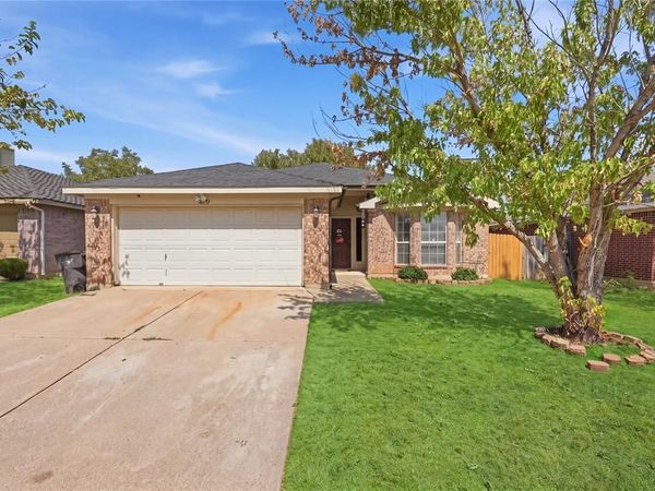 2332 Corral Drive , Fort Worth, TX 76133