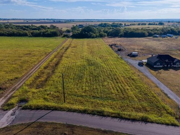 4401 Fox Street , Cleburne, TX 76033