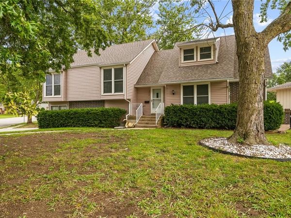 3712 SW Christiansen Drive, Blue Springs, MO 64014