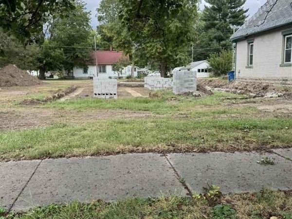 2900 Maple Avenue, Terre Haute, IN 47804