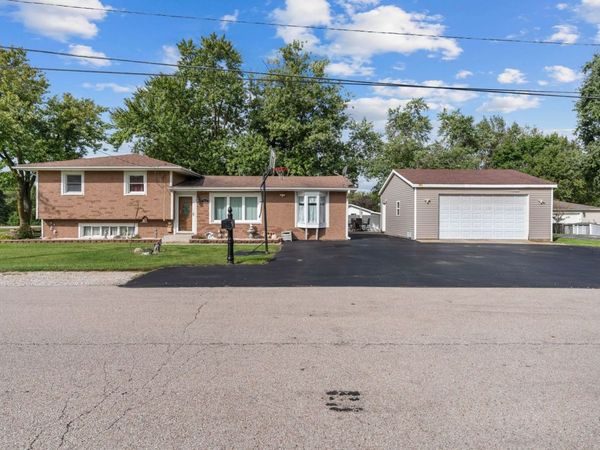 960 Becker Lane , Aurora, IL 60505