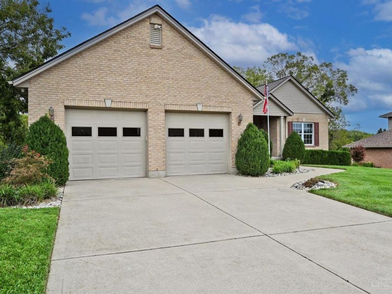 8630 Kates Way, West Chester, OH 45069 Photo 2