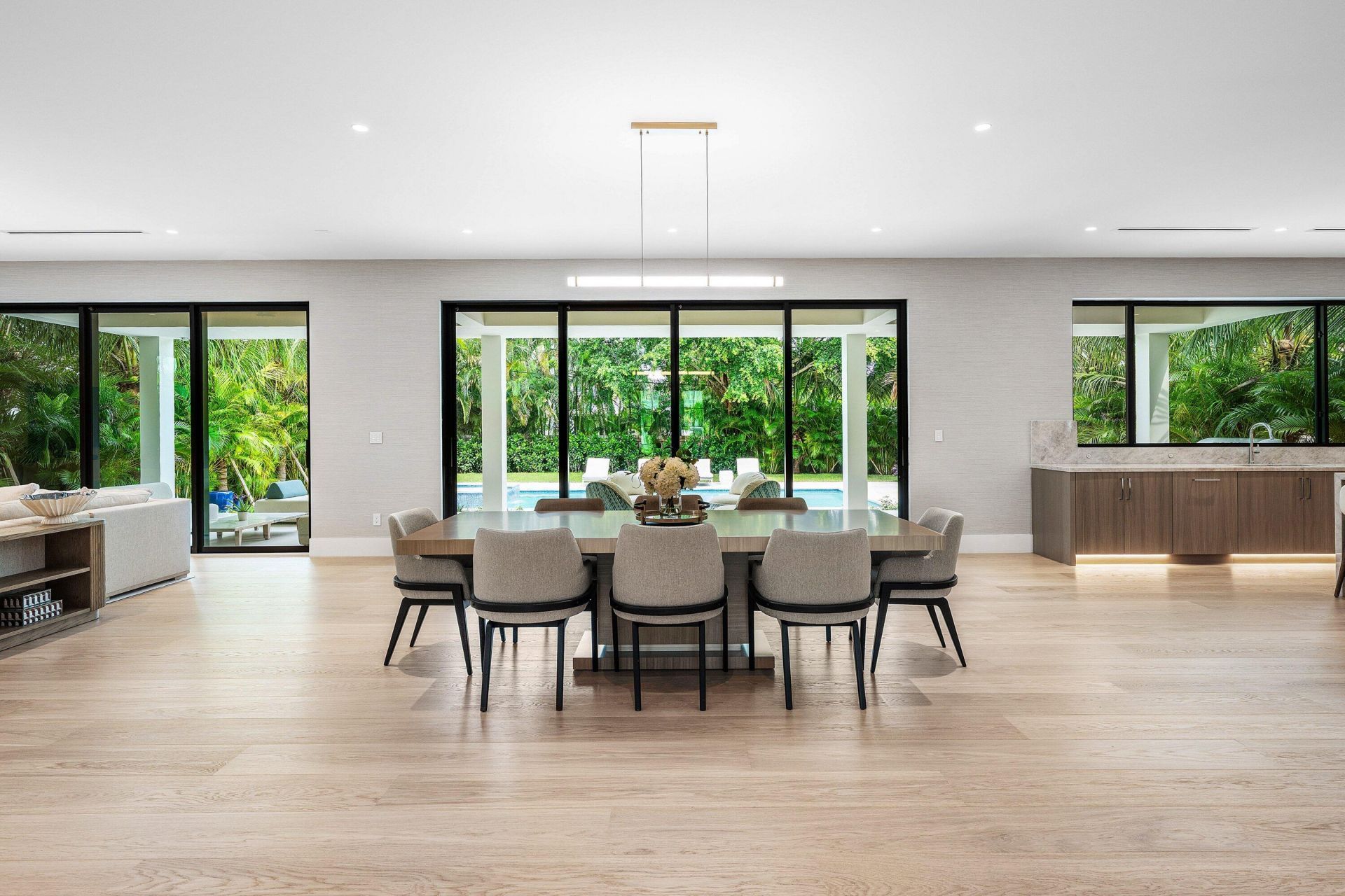145 Alhambra Place, West Palm Beach, FL 33405 Photo