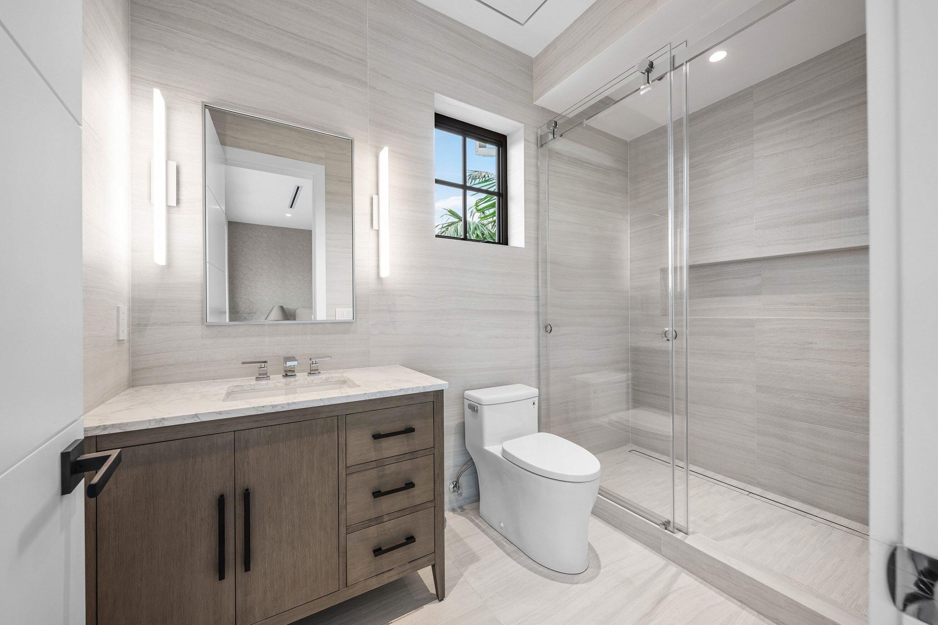 145 Alhambra Place, West Palm Beach, FL 33405 Photo