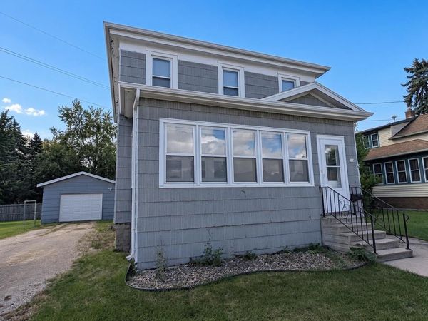 719 W 6TH AVENUE, Oshkosh, WI 54902