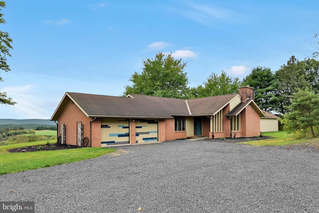 423 HICKORY DRIVE , AUBURN, PA 17922