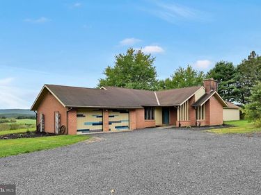423 HICKORY DRIVE, AUBURN, PA 17922