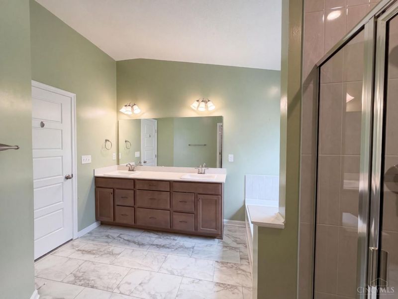 4370 Waters Edge Lane, Turtle Creek Township, OH 45036 Photo 15