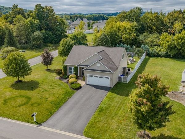 2095 Whisper Ridge Drive , Chittenango, NY 13037