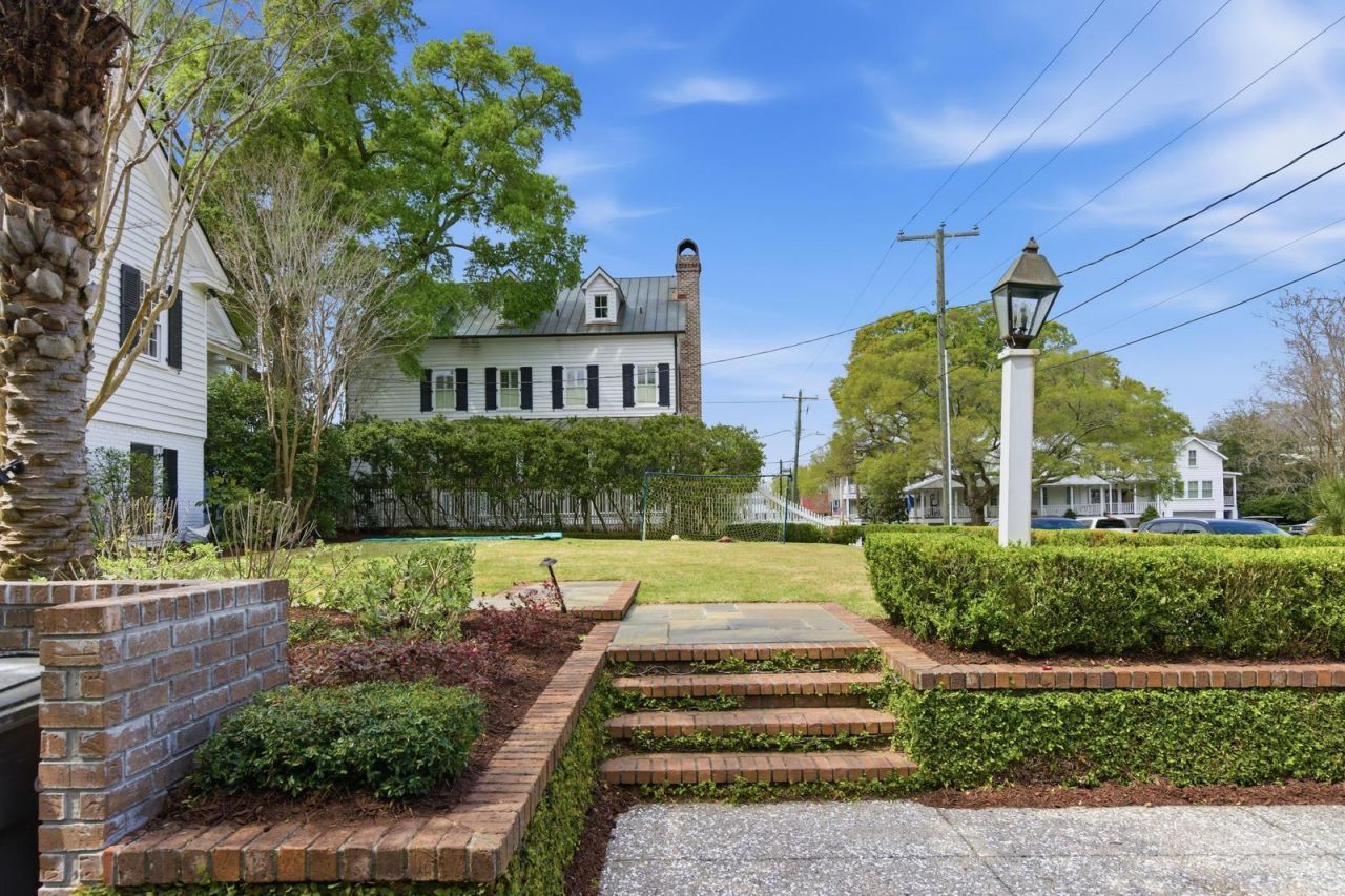 207 Pitt Street Photo 12