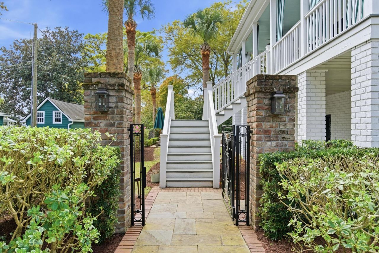 207 Pitt Street Photo 13
